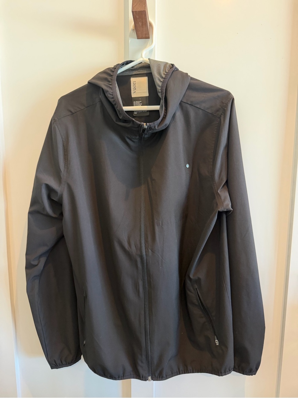 Vuori Hooded Jacket in Charcoal Gray